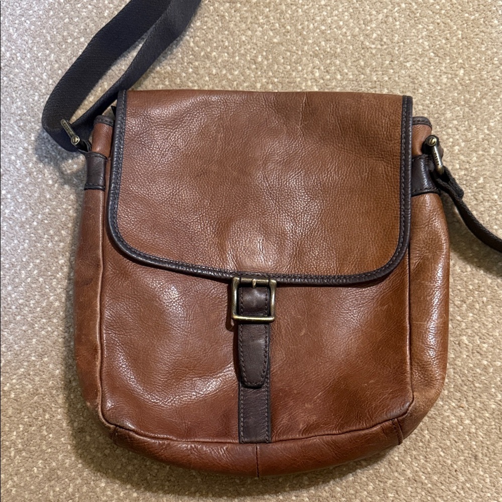 Fossil Brown Leather Vintage Messenger Bag with Dark Trim - Picture 15 of 16